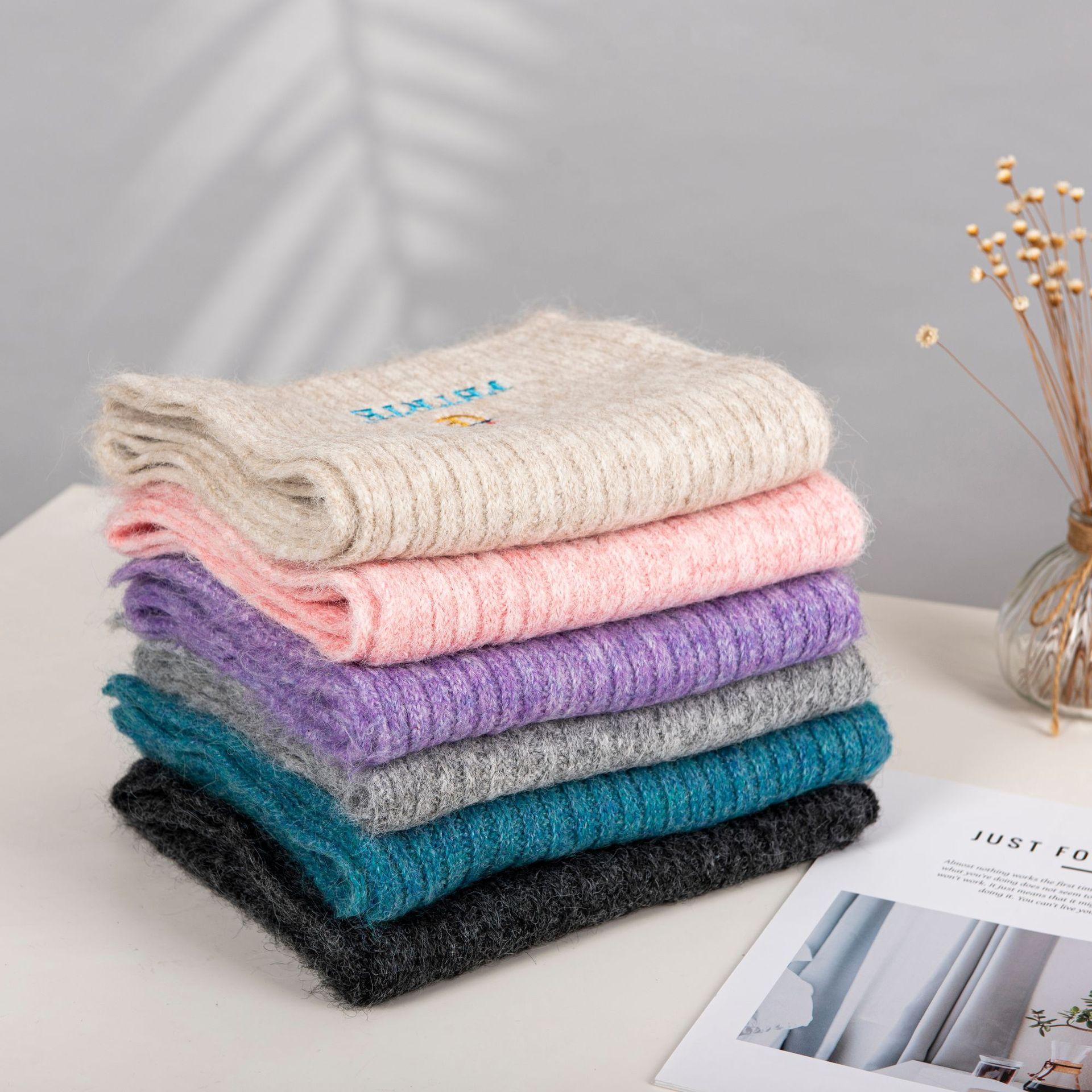 

Versatile knitted scarf women s autumn and winter design sense embroidered small scarf thickened warm scarf чорний