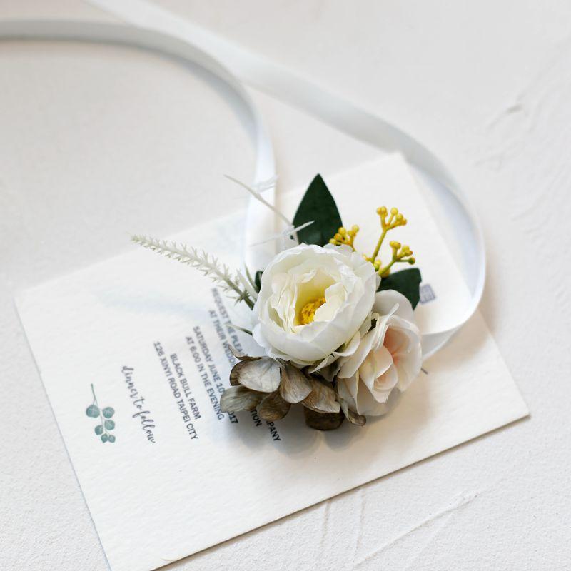 Umělé hedvábné květy růže Ženich Boutonniere Ženy Muž Špendlík Oblek Živůtek Svatba Knoflíková dírka Svatba Zápěstí Květina Party Dekor