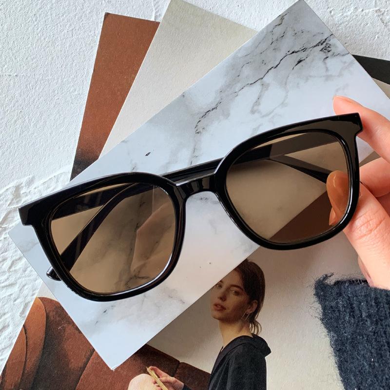 

Same style sunglasses Retro Rivet Sunglasses for Women, New Summer Style, Little Red Book Korean Fashion Glasses Black framed tea slices