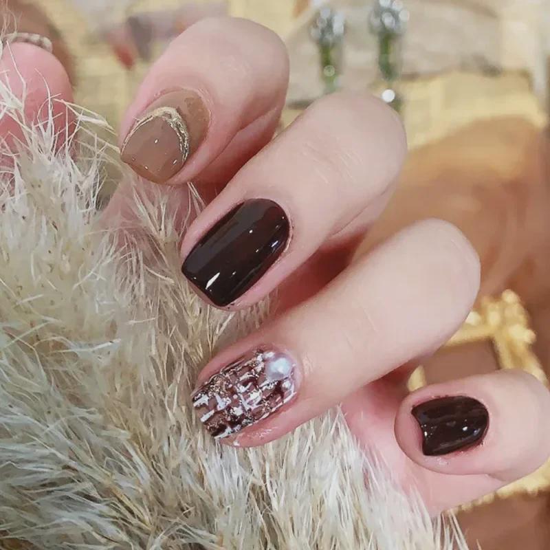 Plaid Pearl Nail Art: Autumn & Winter Style False Nails with Colorful Accents.