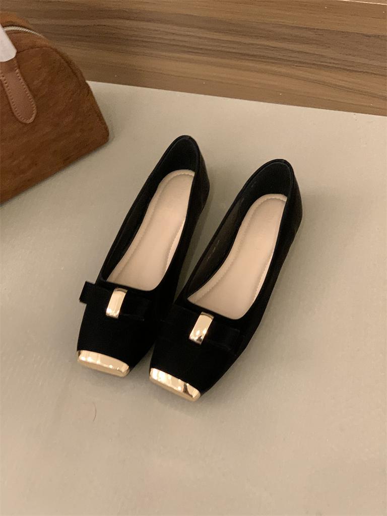 XINZHOU temperament gentle design sense commuting single shoes women's shoes 2025 Chinese New Year with skirt evening grandma shoes