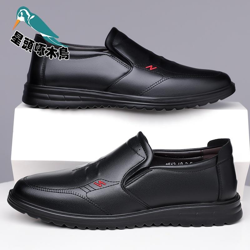 2025 New Men's Daily Casual Leather Shoes Men's Soft-soled Soft Leather Middle-aged Dad Shoes Cover Feet