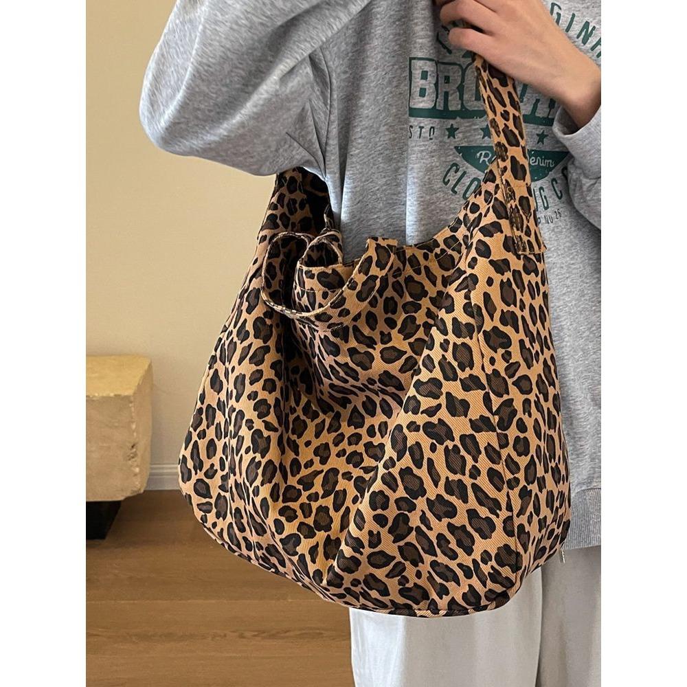 Large-Capacity Leopard Print Canvas Tote Bag for Women Durable Fashionable Shoulder Bag with Zip Closure and Polyester Lining Stylish Tote Bag