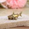 1 pz Ottone Squalo Animali Statuette Miniature Ornamento da Scrivania Decorazione per la Casa Artigianato Portachiavi Vintage Ciondolo Gioiello Regalo