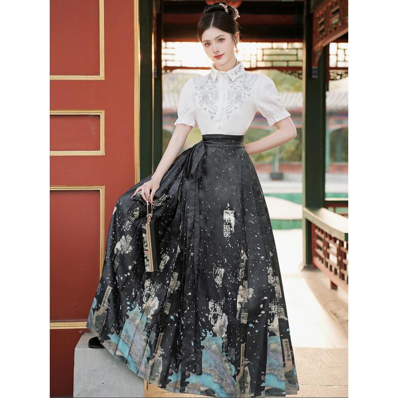 Chinese Style Embroidered Hanfu: Short-Sleeved Top & Gradient Dark Green Horse-Face Skirt Set