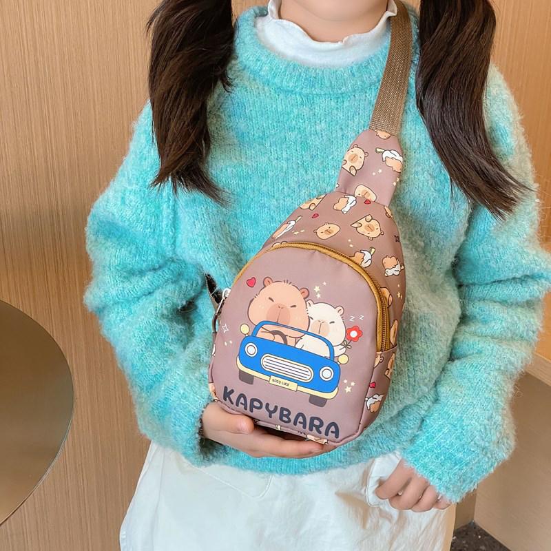 Kreslená kapybara taška přes rameno Roztomilá taška s panenkou Multifunkční úložná taška Kawaii kapybara náprsní taška Módní taška přes rameno Dárky