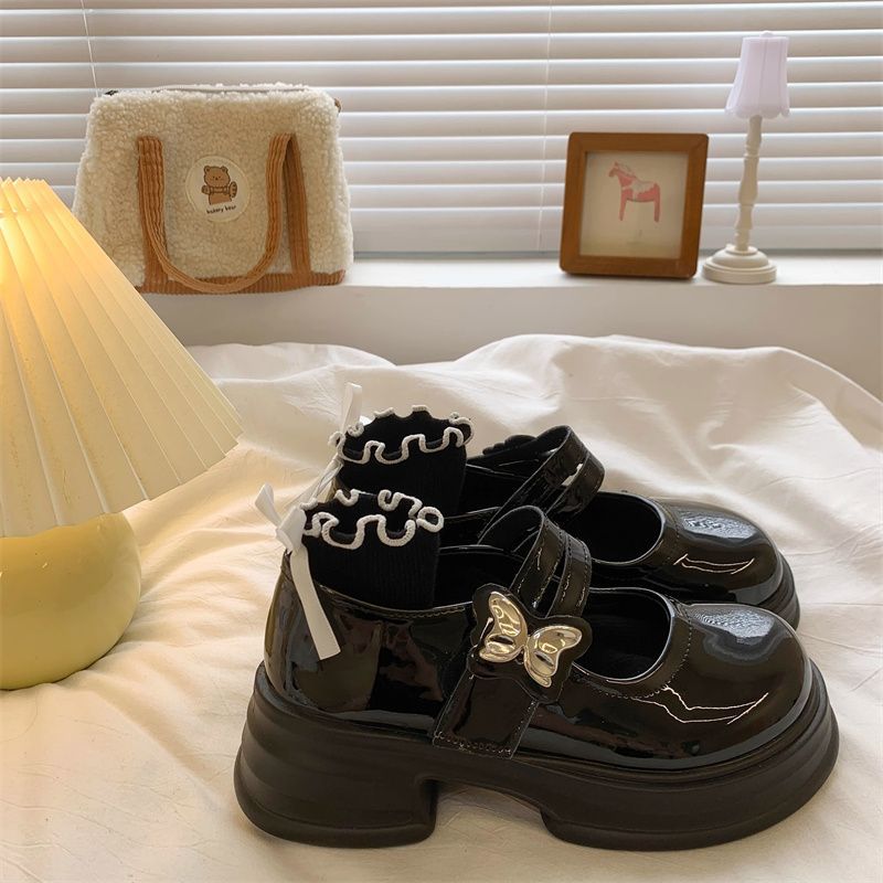 Korean version of white retro pearl small leather shoes for women's 2025 summer shallow mouth versatile college style thick-soled round head Mary Jane