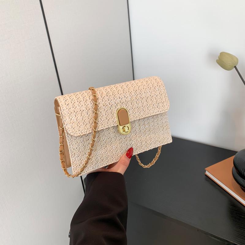 

Західна, проста і модна, маленька сумка на замку, жіноча весна 2024 року нова корейська версія повсякденної сумки через плече на ланцюжку, маленька квадратна сумка хакі