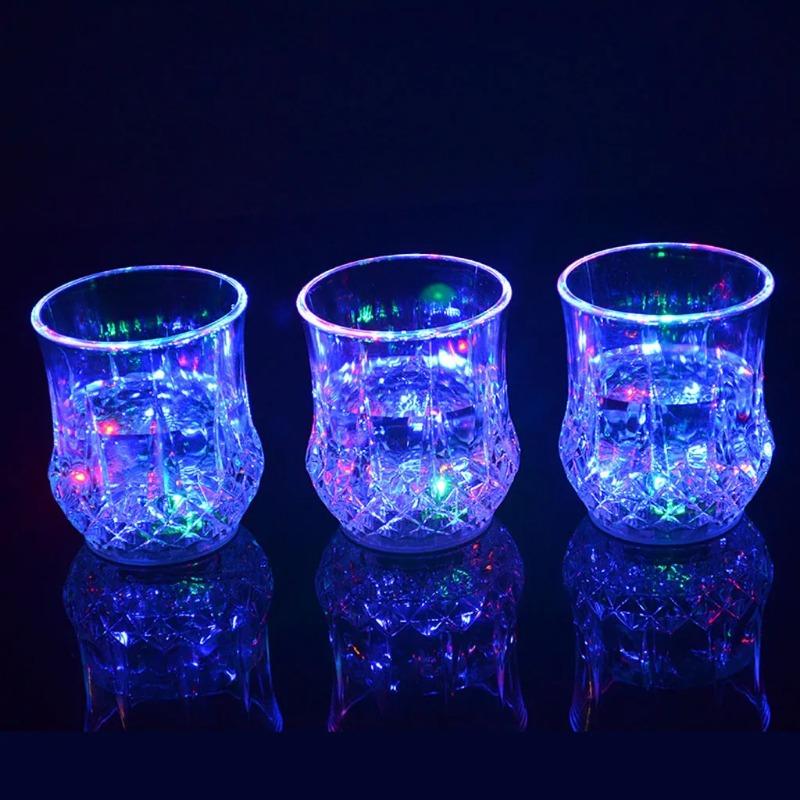 Tazza in Vetro Tagliato Lampeggiante Automatica a LED Multicolore Tazza Luminosa Bicchiere da Vino Birra Bicchiere da Whisky per Bevande Bar Club Festa Natale