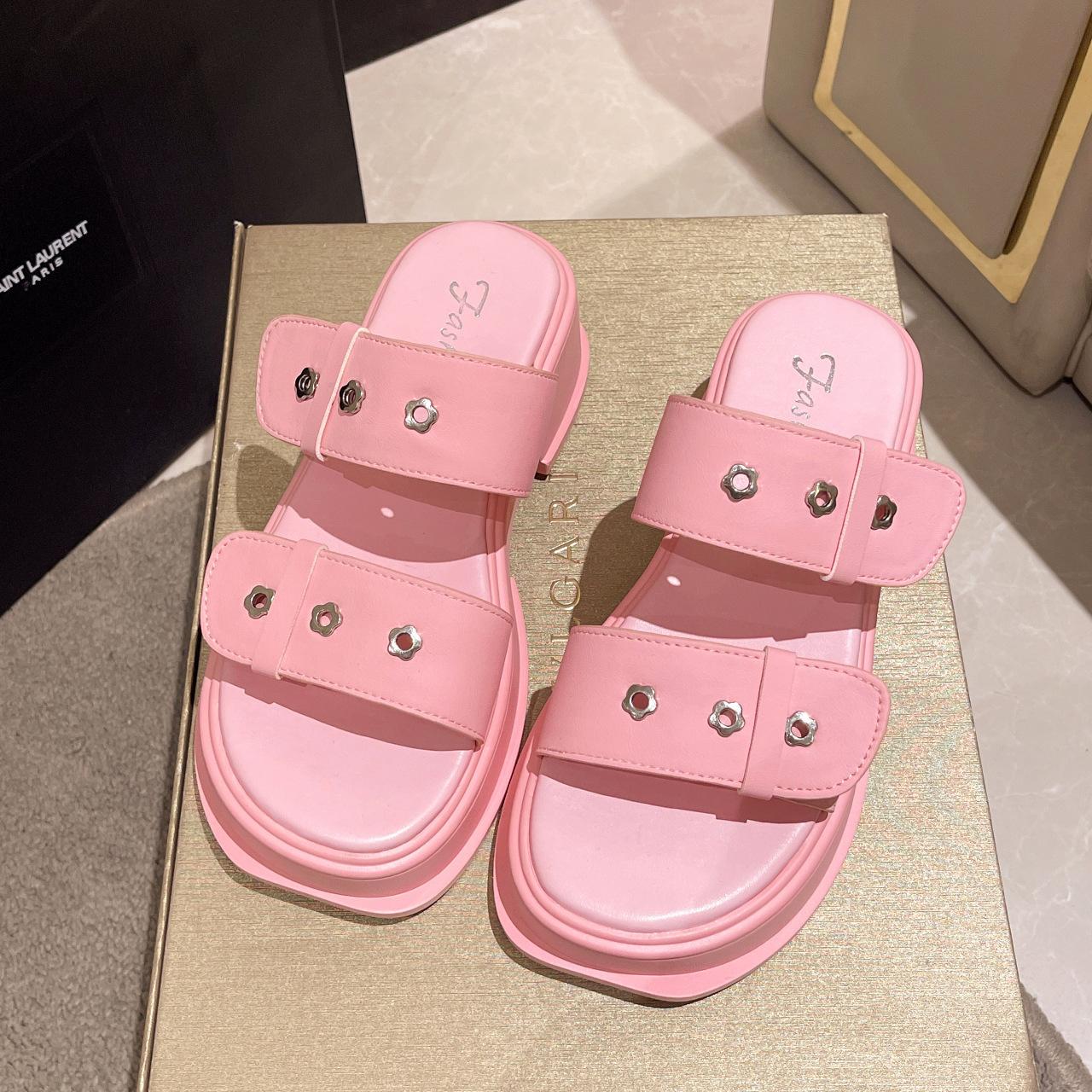 

Thick-soled open-toed cool slippers for women to wear 2025 summer new Korean version belt buckle women s shoes fairy fashion one-word drag 35 рожевий