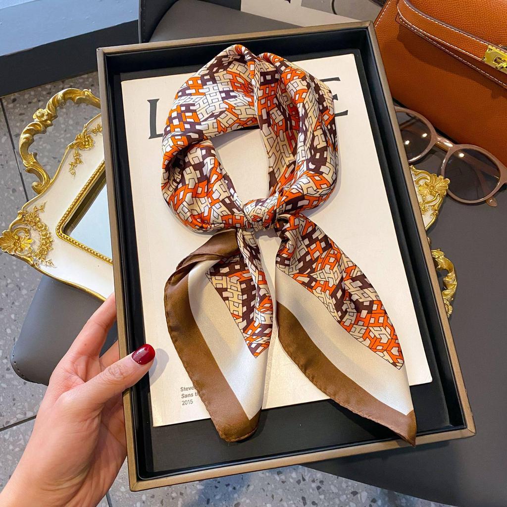 70 cm Beržų Miško Šilko Mišinio Šalikas: Moteriška pavasario/vasaros kvadratinė skarelė aliejinės tapybos stiliumi