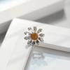 Wholesale Simple Elegant Small Daisy Brooch Pin, Korean Style Fashion Shirt Collar Pin, Clothing Accessory