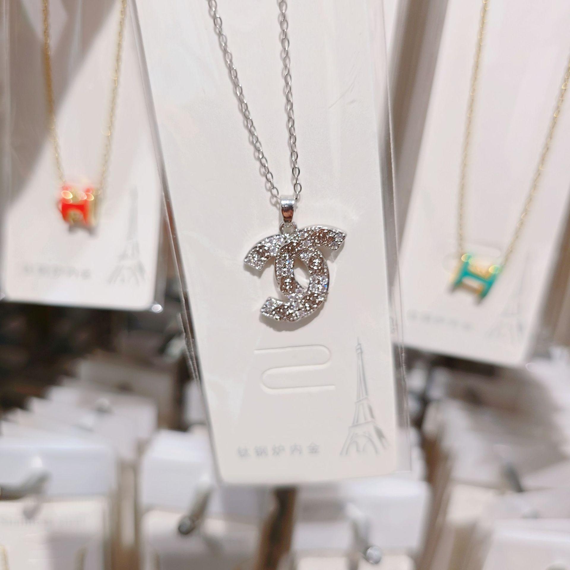 Ожерелье из титановой стали, ожерелье, ожерелье в стиле Сяосянфэн, ювелирное ожерелье.