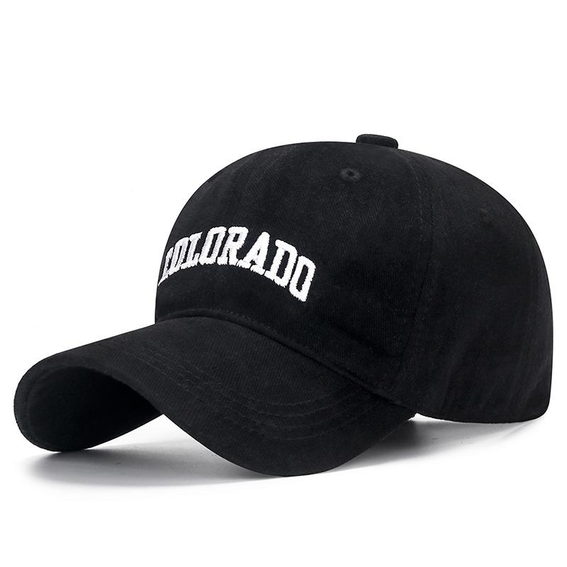 A Big-headed Letter Cap with A Soft Top That Highlights The Face and A Small Ducky-tongued Baseball Cap