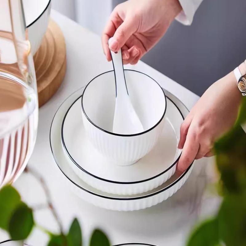 Yipan Black Line Glazed Bone China Dinnerware Set