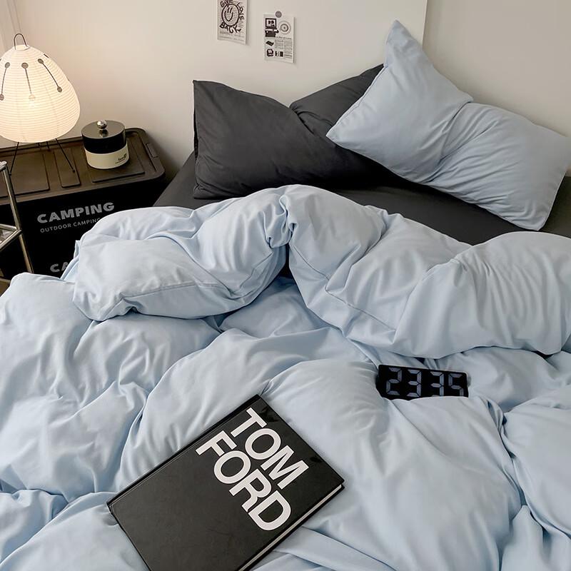 Soft Cotton Bedding Four-Piece Set