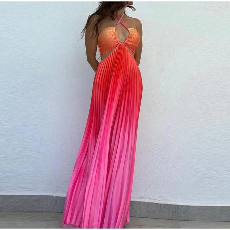 Летнее градиентное плиссированное женское платье с бретельками через шею без рукавов — фото 5