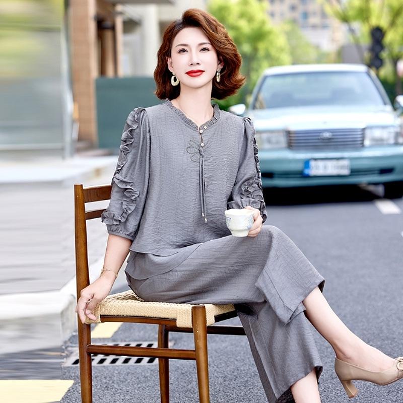 Elegante Set Estivo 2026 in Due Pezzi: Pantaloni larghi alla moda che contrastano l'età per donne di mezza età ed anziane