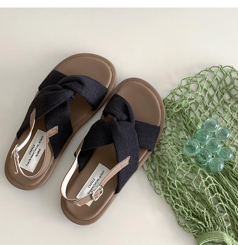 Design Sense Niche Flat Sandals Women 2025 Summer Seaside Silver Cool Slippers Beach Shoes Wear Roman Sandals