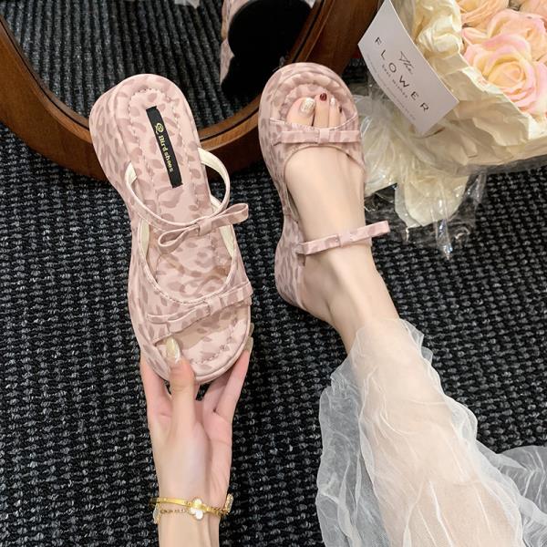 Fashion Slippers Casual Summer Women's Shoes Pantofle Shale Female Beach Slides Platform Luxury Soft 2025 Sabot Fashion Scandals