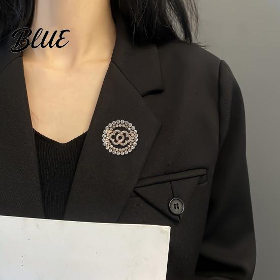 Vintage Style Brooch Retro Pin Hollow Flower Design Lapel Pin