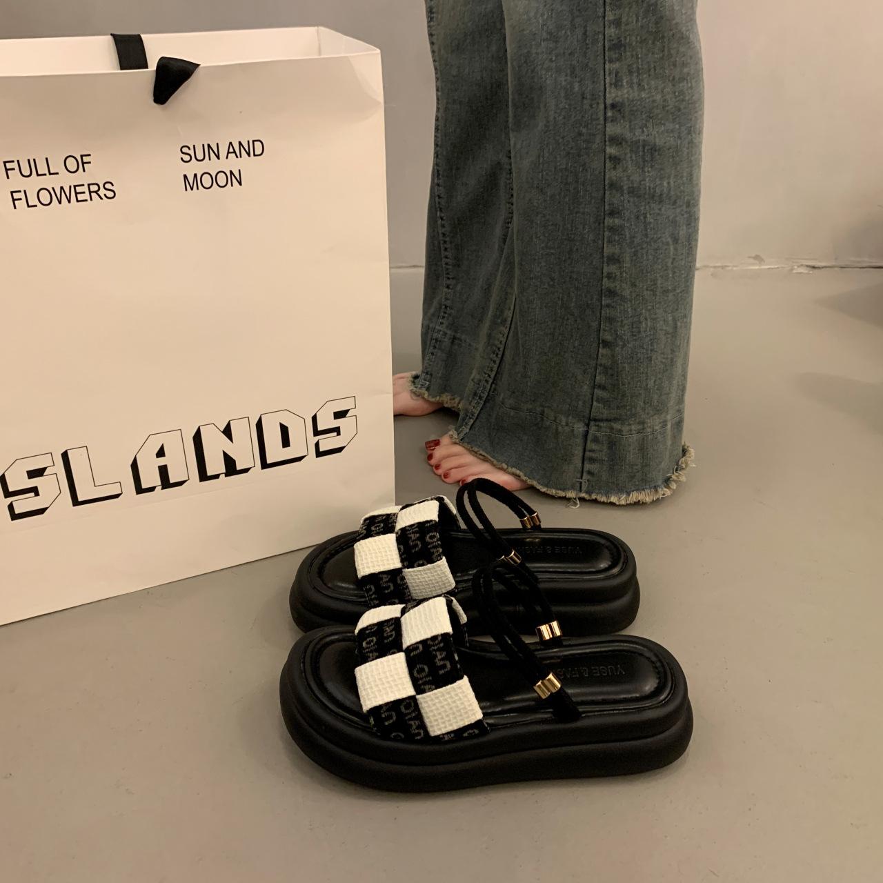 

One-word drag muffin platform slippers women s 2025 summer new wear sandals casual fashion versatile not tired feet sandals 40 чёрный