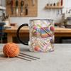 Strick- und Nähwerkzeuge Tasse 11oz Personalisierte Kaffeetasse mit Nähmaschine- und Garn-Drucken Nähgeschenk für Frauen