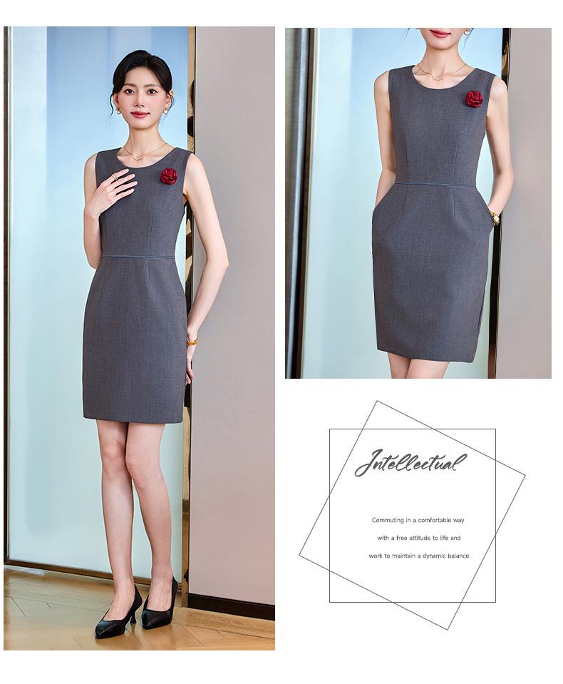 Women's Gray Summer Suit Set: Short-Sleeved Professional Attire for Hotel Front Desk or Jewelry Store