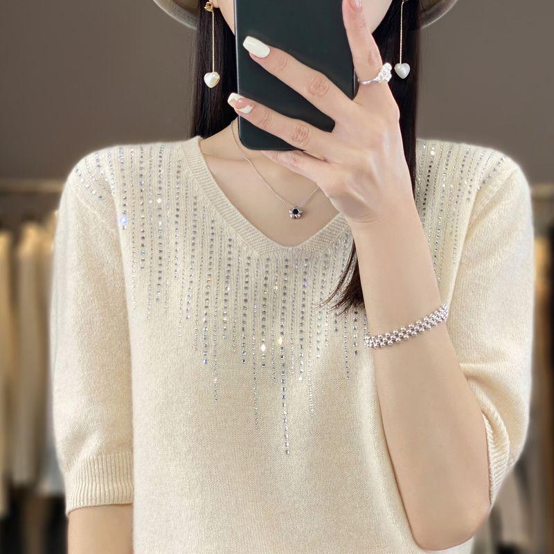 V-neck Knitted Sweater for Women Casual Three-quarter Sleeve Sweater for Women Loose Large-sized Short Top for Spring and Autumn Pullover