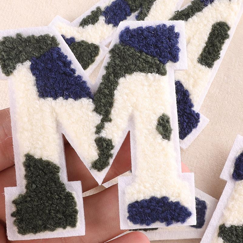 Computerstickerei Handtuchstickerei Stoffetikett Camouflage Englisches Alphabet Handkonto DIY Patch Zubehör Chenille Stickstoffaufkleber