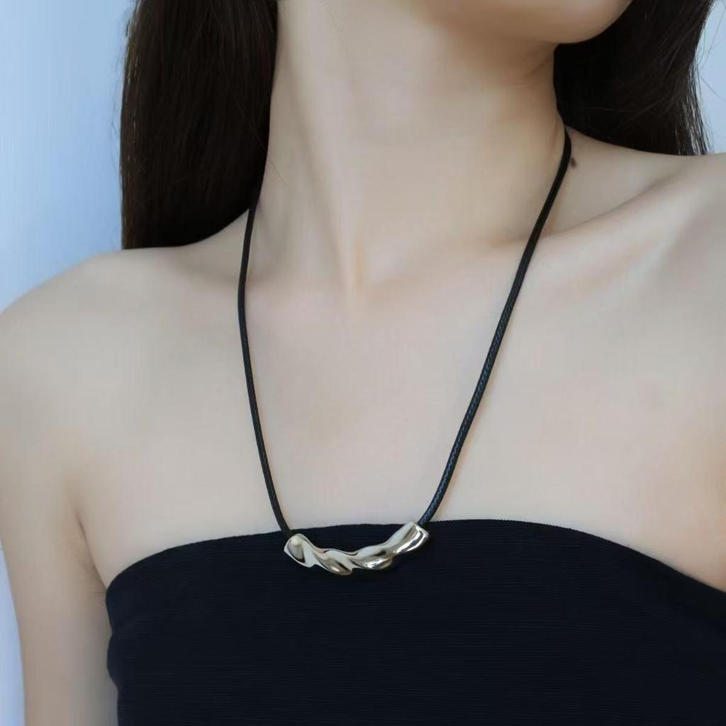High-End Korean Wax Rope Silver Pendant Necklace: Chic Autumn/Winter Design