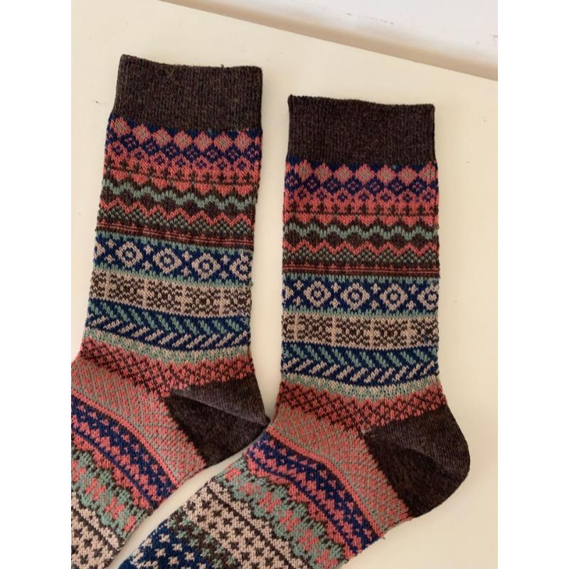 Autumn and Winter Socks: Women's Ethnic Style Thickened and Warm Combed Cotton Mid-calf Socks, Retro Style