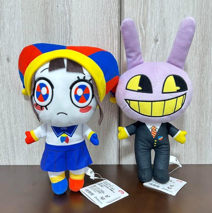 

Удивительный цифровой цирк Помни и Джекс Большой плюшевый набор кукол 2 шт. Школьная версия