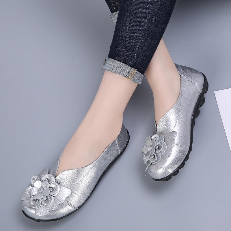 Women's Leather Flower Decorated Slip-on Flat Shoes Comfortable Casual Walking Shoes
