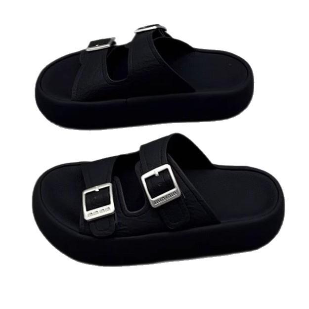 Thick-bottomed one-word cool slippers women's 2025 summer new outer wear fashionable versatile stepping on shit feeling casual beach slippers tide