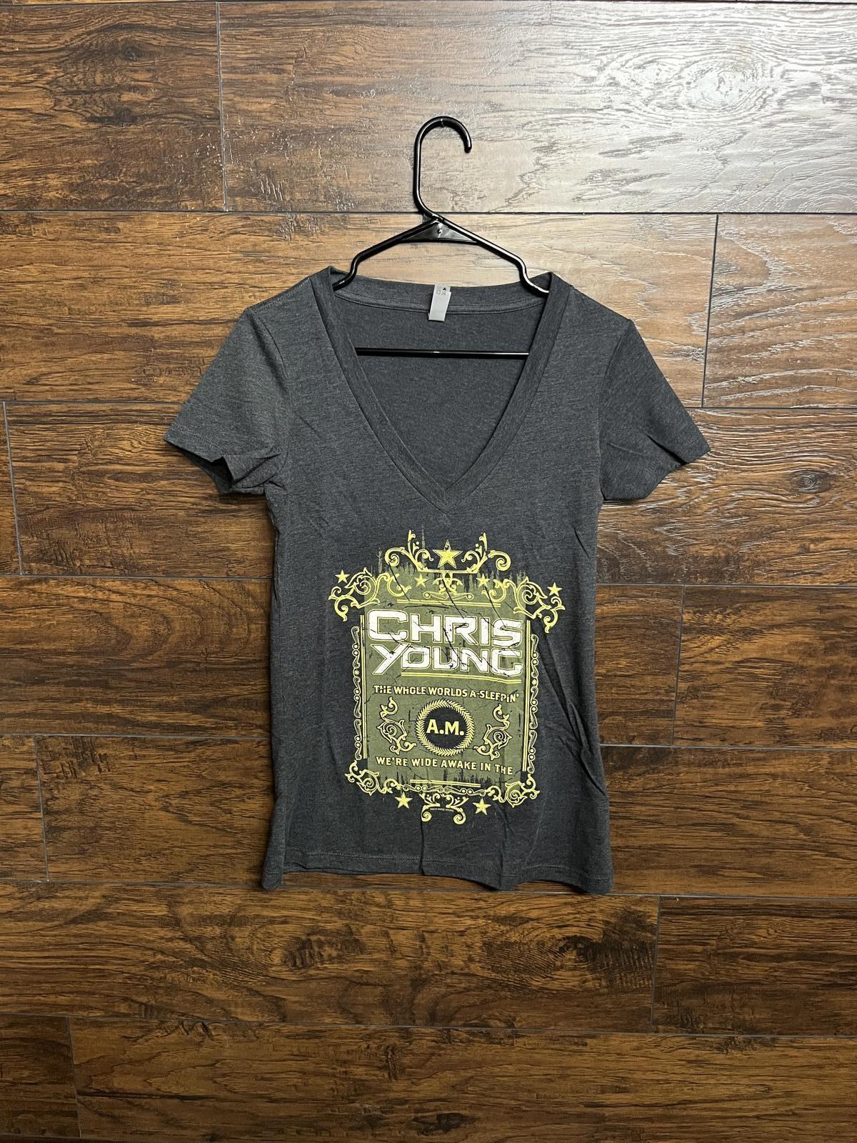 Chris Young Country Tee Whole Worlds Sleepin Juniors V-neck S