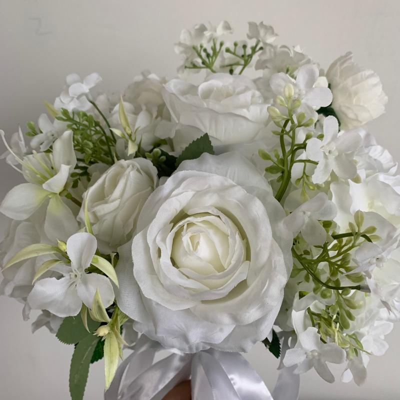 Customized Wedding Bridal Flower Bouquet Silk Artificial White Rose Bouquet Bridal Bouquet for Wedding Bride Floral Arrangement
