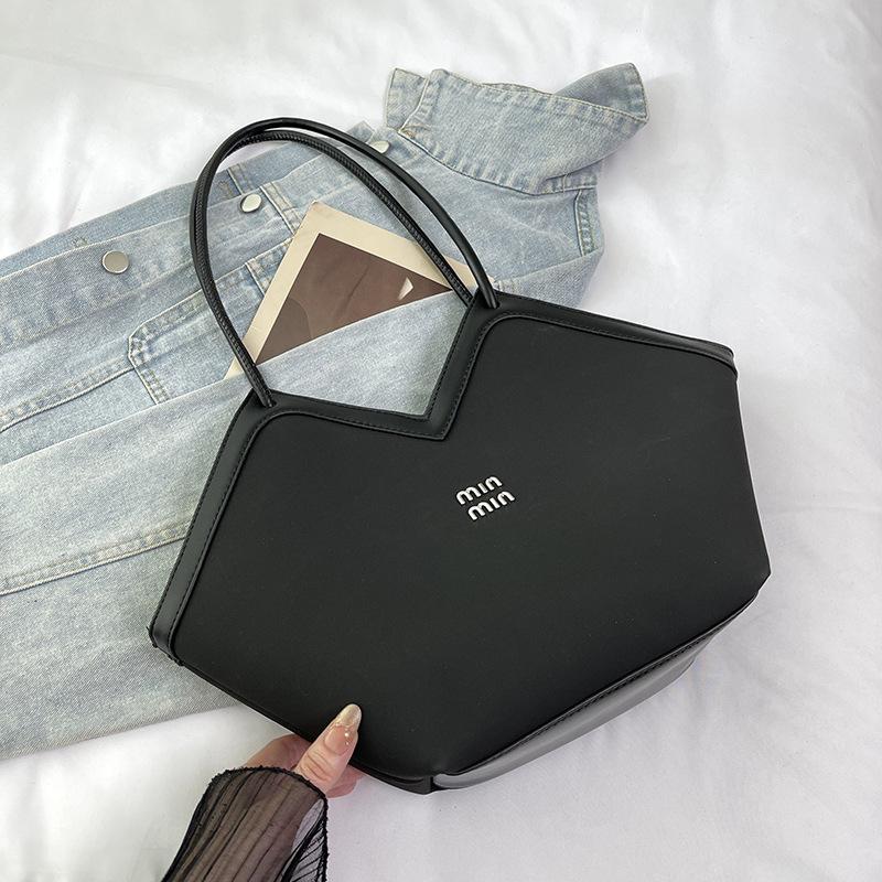 

Retro bag women s large capacity 2025 autumn new foreign style simple shoulder bag texture commuter tote bag чорний