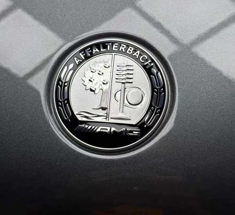 A0008170708 Emblema Argento Adesivo Cofano 2 Pin 57mm Emblema Cofano per AMG Mercedes Benz Classe W206 S206 CLA A35 A45 CLS Adesivo Cofano