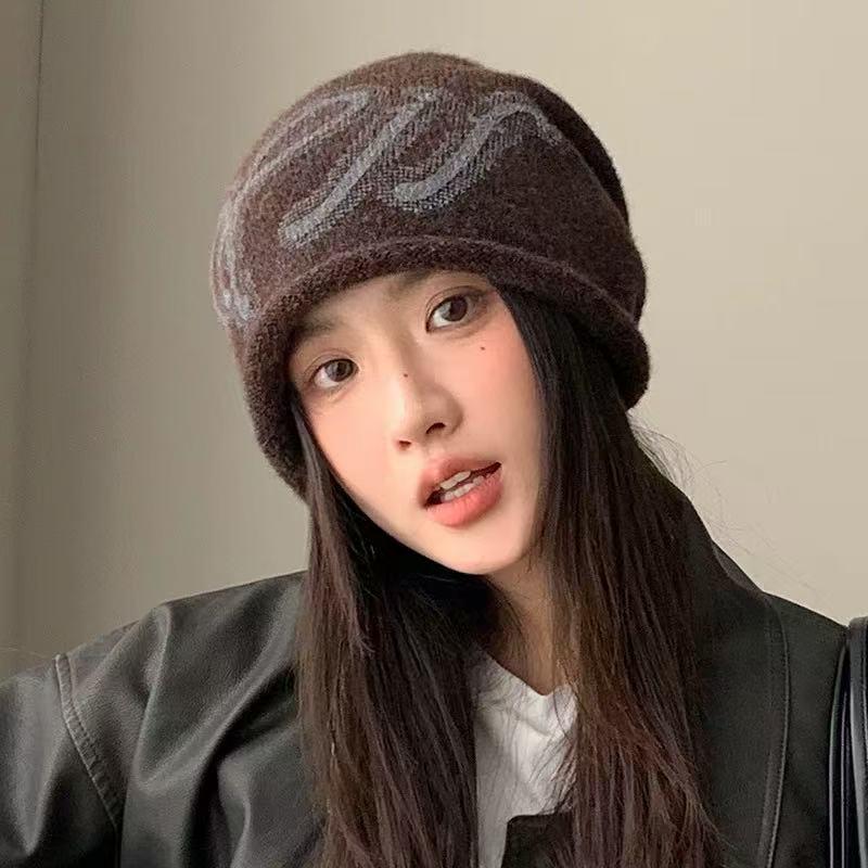 Korean Style Women's Retro Knitted Beanie: Windproof, Velvet-Lined, Stackable for Autumn/Winter Travel