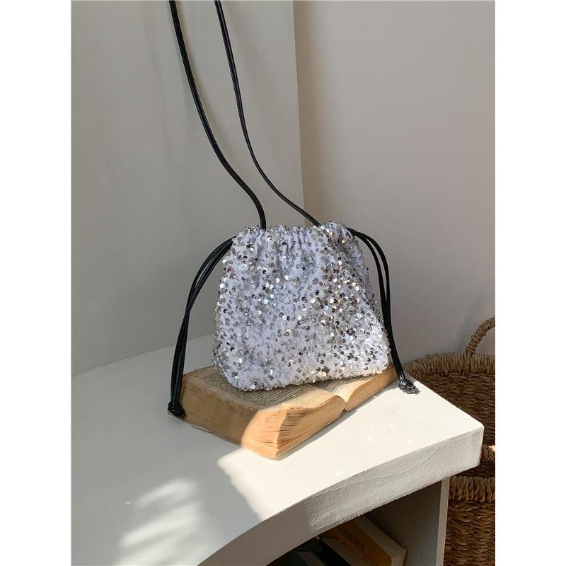 Portable bucket bag, women's premium pull rope pleated shoulder messenger bag, women's fashion color sequin bag
