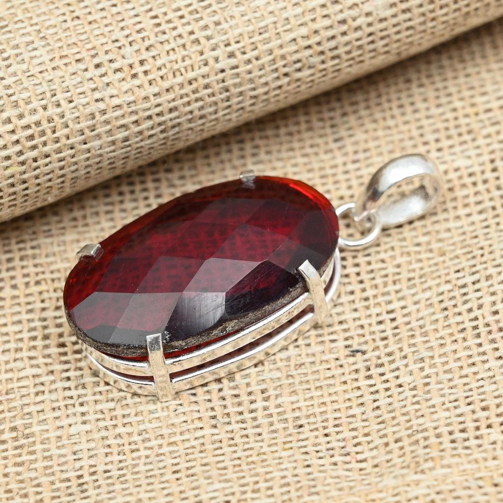 Facetterad granat Underbara ädelstenssmycken 925 Sterling Silver Handgjorda hängsmycke