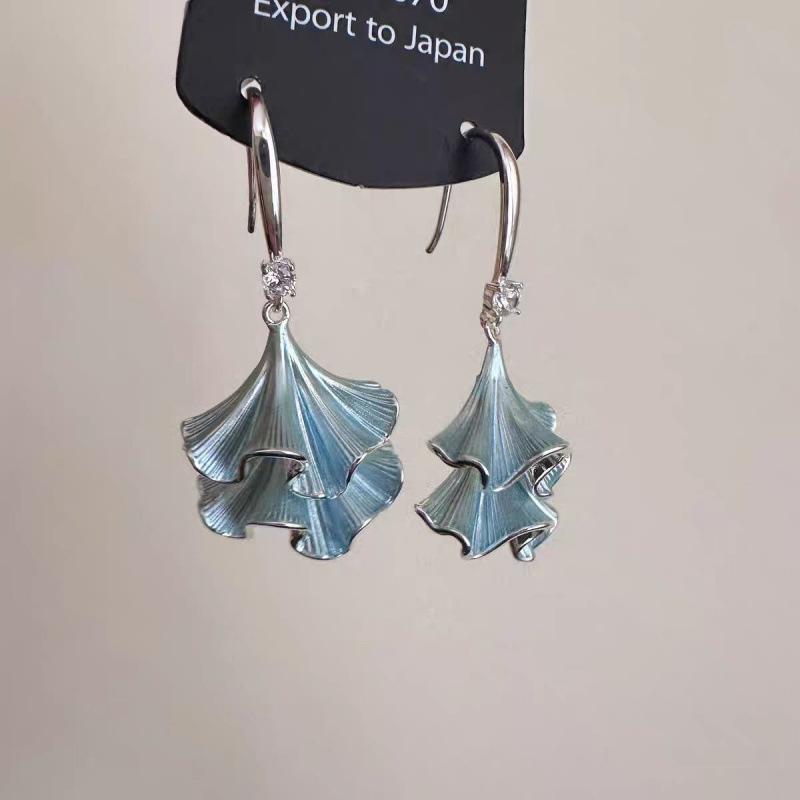 New trendy blue oil-dripping pleated ginkgo biloba earrings for women, niche design, high-end sense, square and round face, thin earrings.