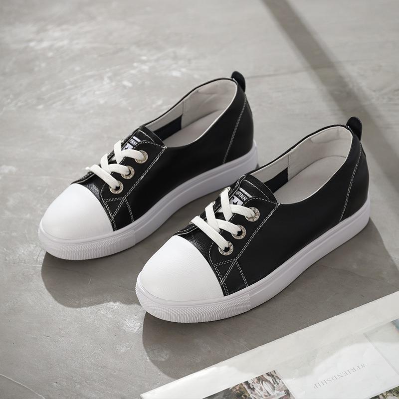 New Shallow Inner Height Increase White Shoes Women Breathable and Thin Leisure Students Lazy One Pedal Board Shoes Tide