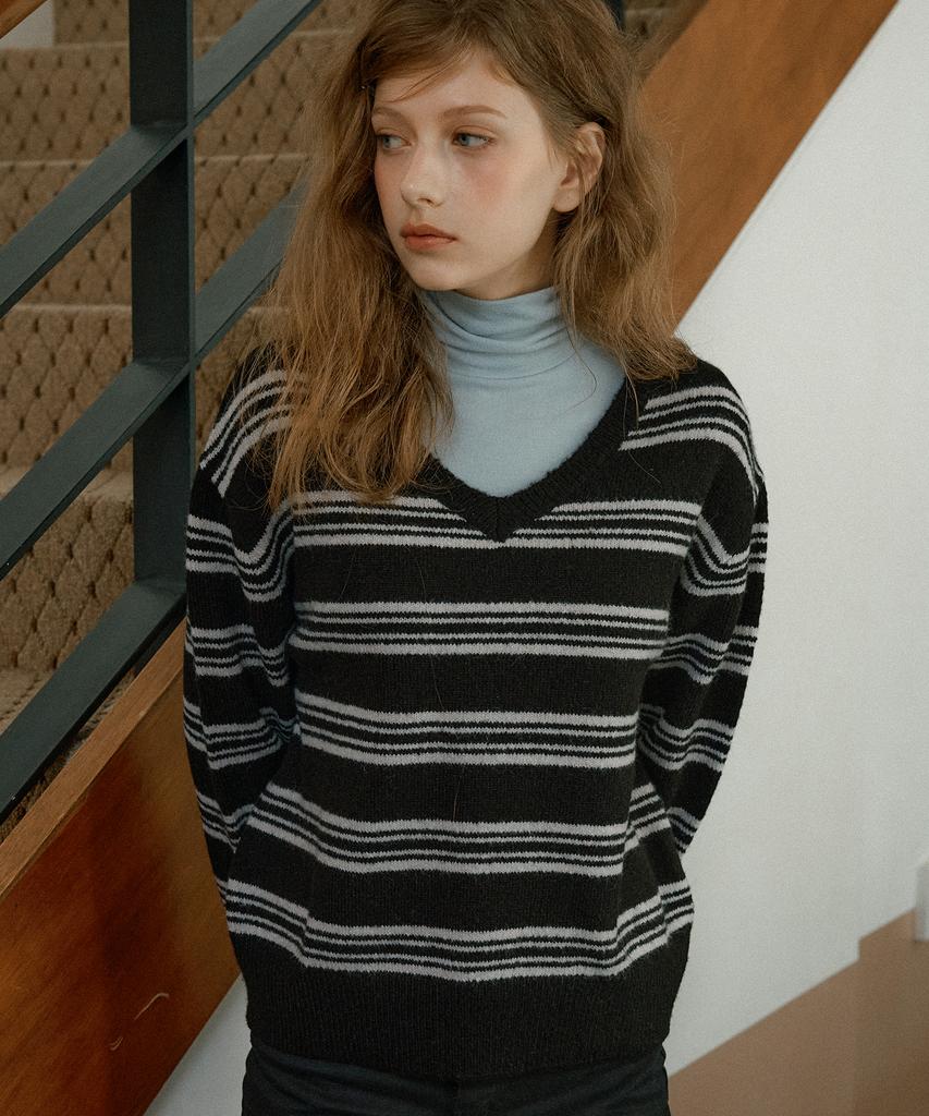 LETTER FROM MOON Brush Stripe V-Neck Knit (Black)