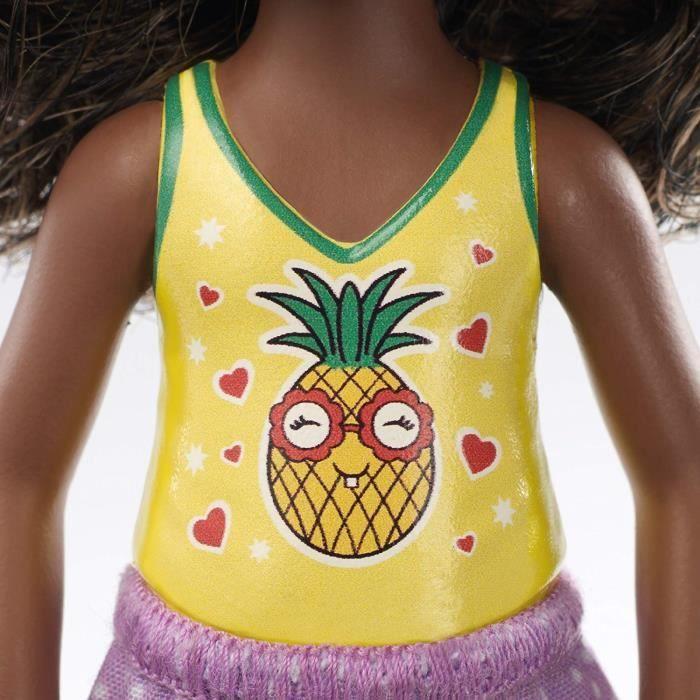 Mini-poupée Chelsea - CHELSEA - Fille aux cheveux bruns - Haut motif ananas - Jouet enfant - FXG76