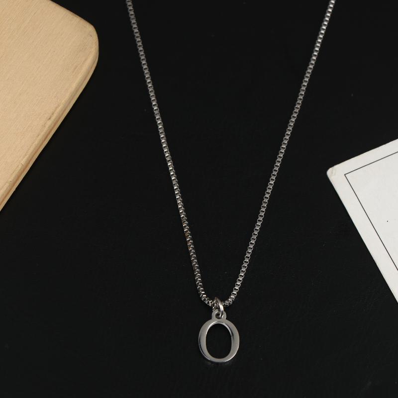Naszyjniki z wisiorkami z literami A-Z Stal nierdzewna Prosty naszyjnik Stylowy Dla Kobiet Mężczyzn Codzienna biżuteria Prezenty