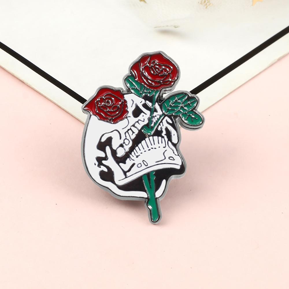 Skull Series Punk Creative Brooches Rib Skeleton Rose Flower Badge Bag Denim Enamel Lapel Pins Gifts for Friends Fashion Jewelry