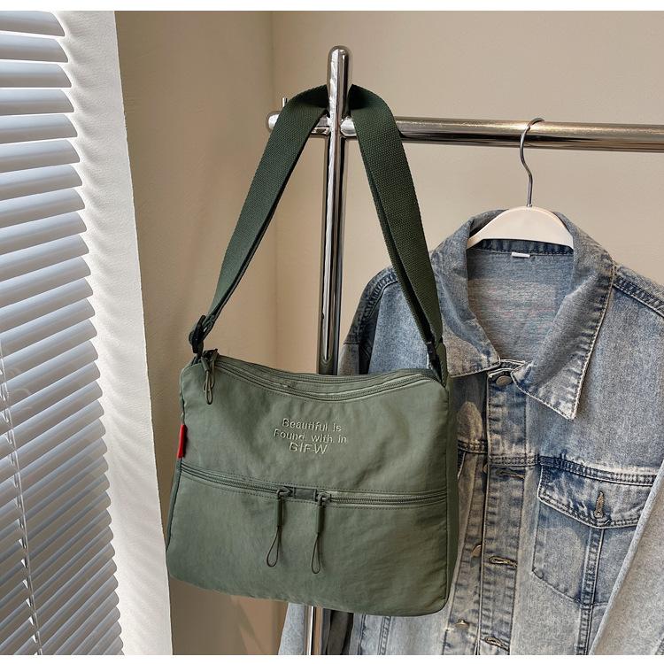 

Новая женская сумка, сумка с вышивкой Корея Dongdaemun. зелёный