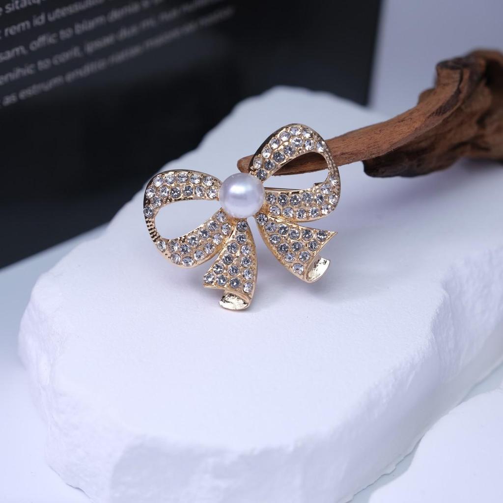 High-End Retro Clothing Brooch: Ruffled Bow Pearl Pin Accessory